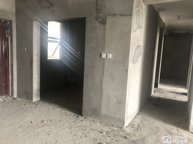 公园里现房115平方另有赠送三室两厅有证可过户按揭前后无遮挡